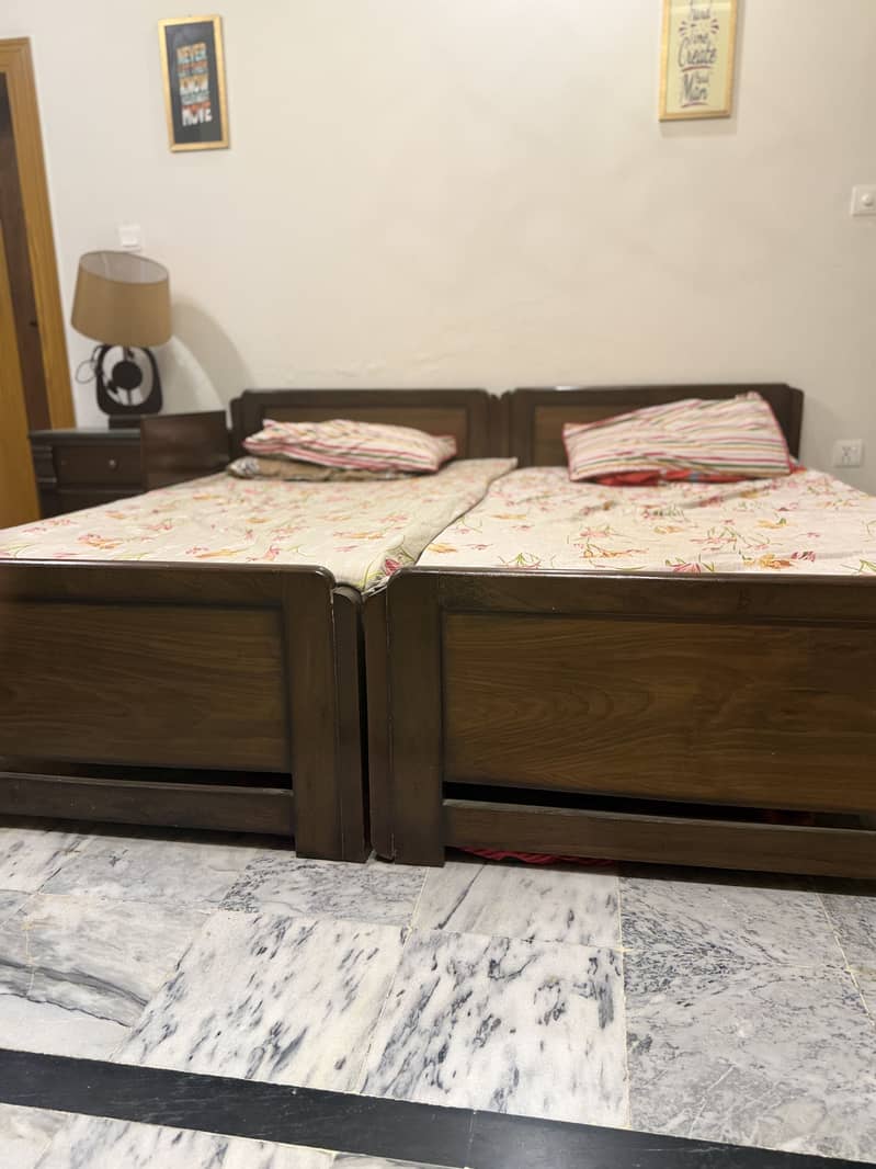 2 single beds 0