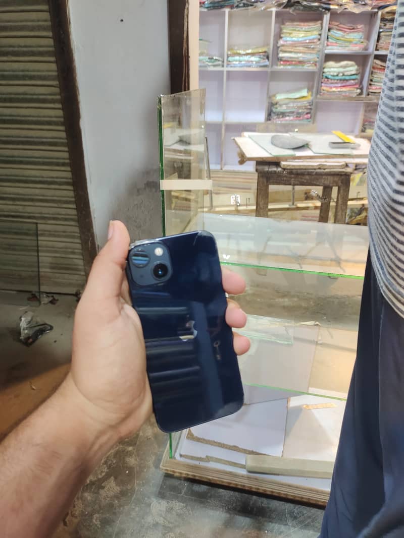 Apple iPhone 13 1