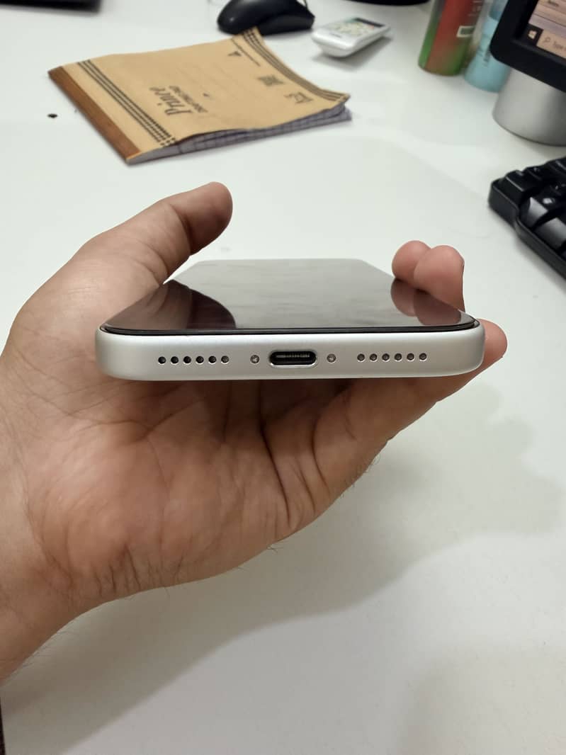 Apple iPhone 17 Pro Max 4