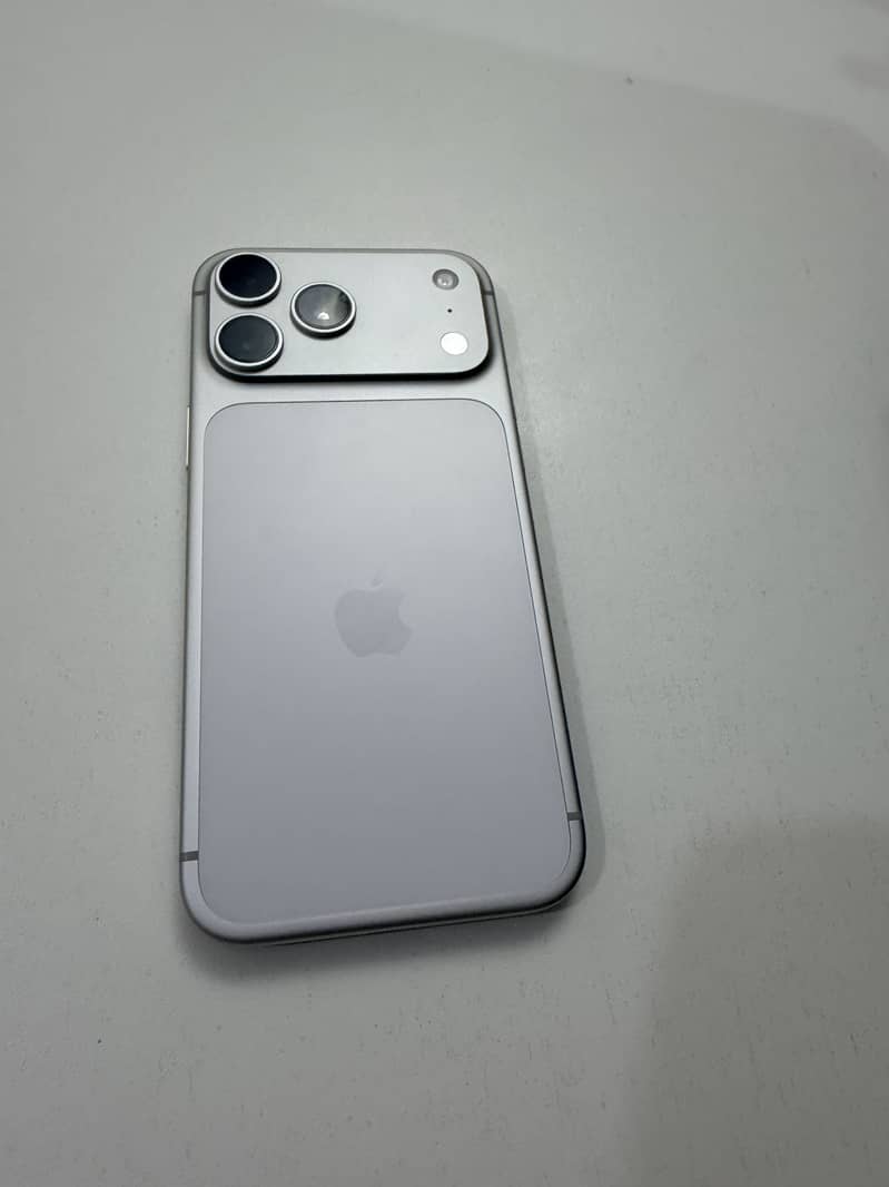 Apple iPhone 17 Pro Max 6