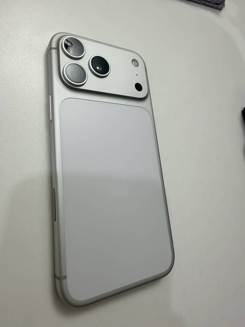Apple iPhone 17 Pro Max 7