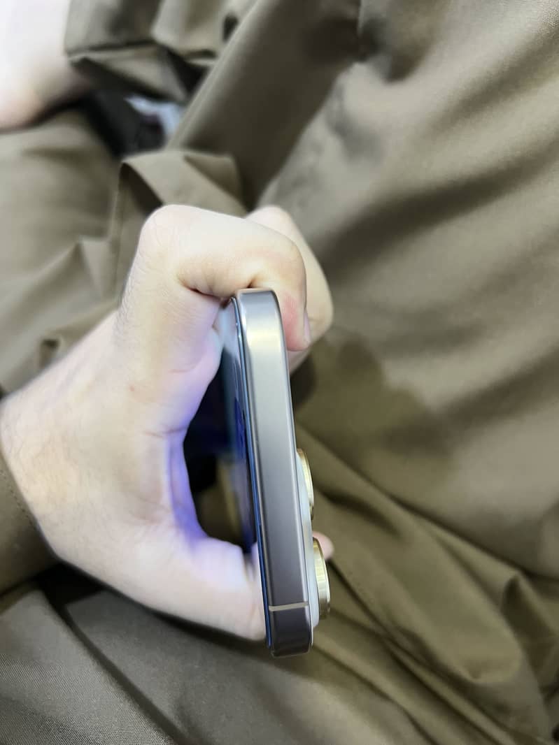 Apple iPhone 16 Pro Max 4