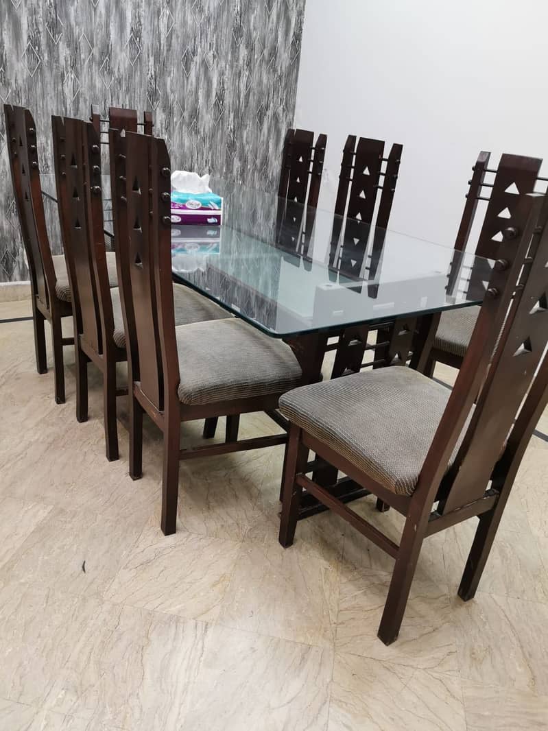 Dining table 0