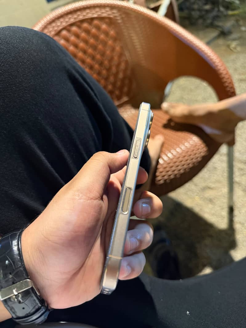 iphone 16 pro with box 2