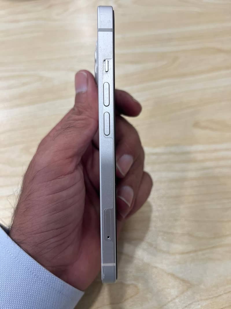 Apple iPhone 13 2
