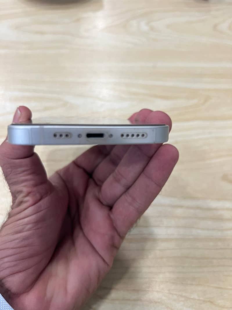 Apple iPhone 13 4