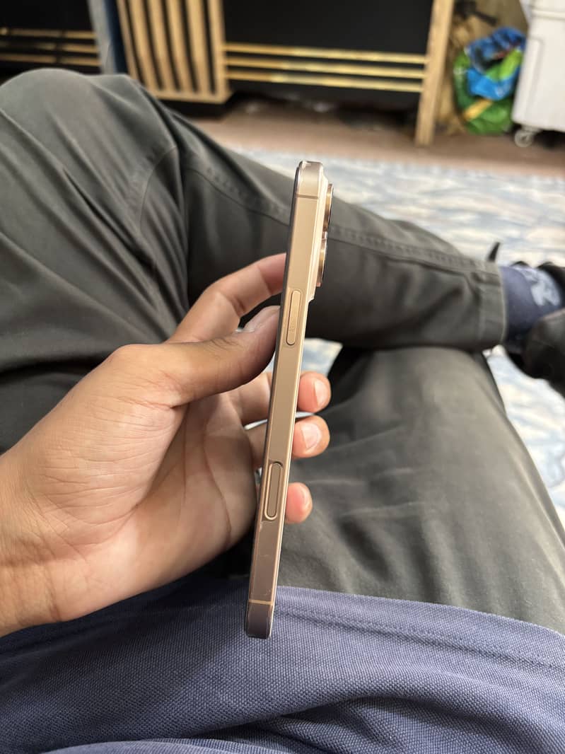 Iphone 16 Pro Max 4