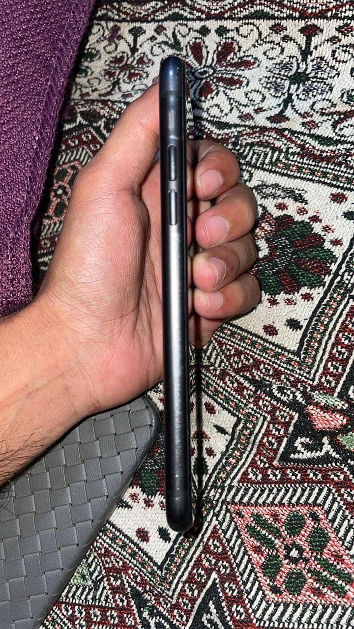 Apple iPhone 11 3