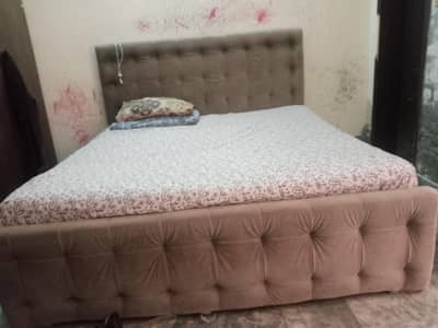 bed for urgent sale with spring mattress