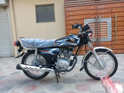 Honda CG 125 2025 end model 2026 regester totally new bike  1st owner