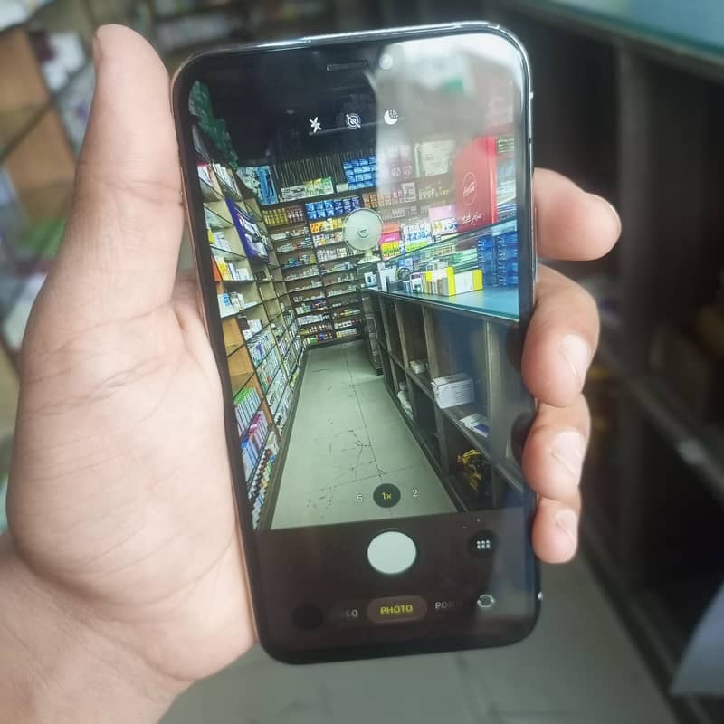 Apple iPhone 11 Pro 4