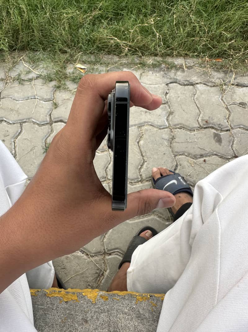 Apple iPhone 14 Pro Max 1