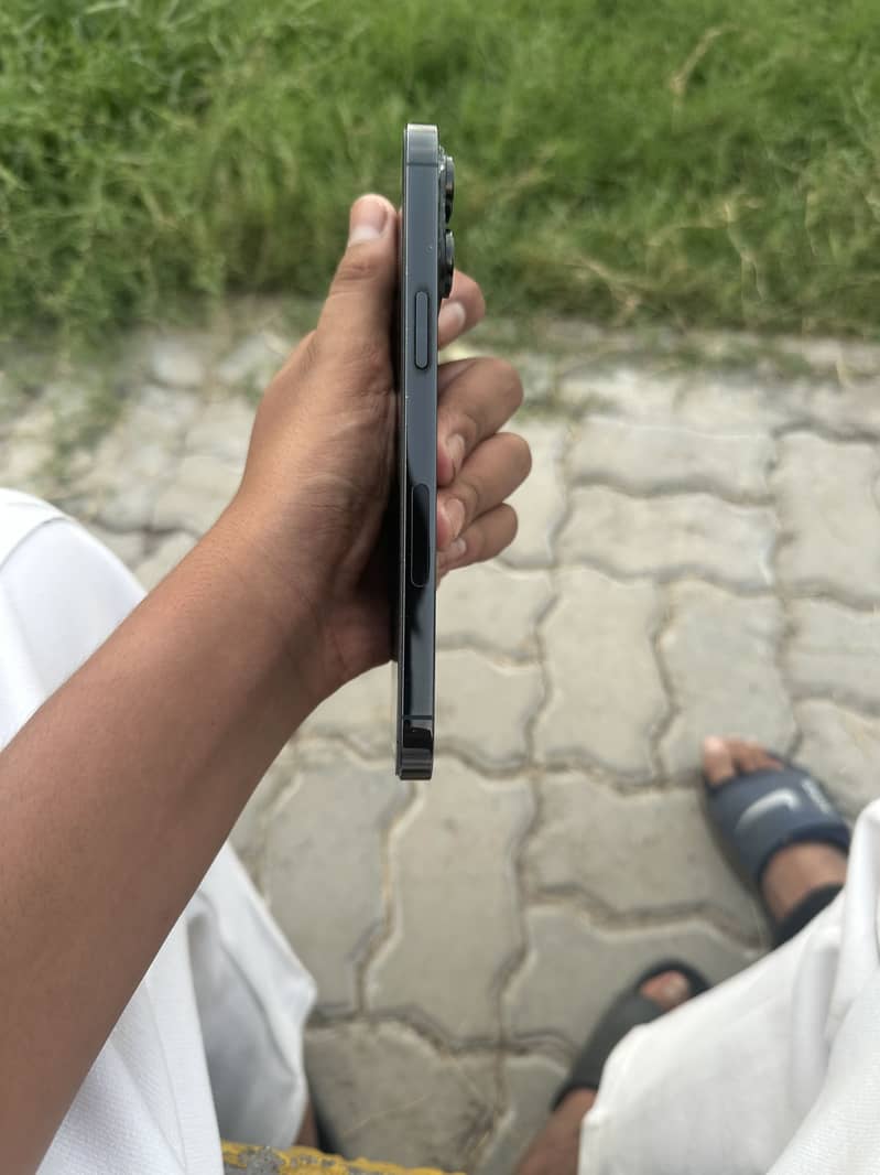Apple iPhone 14 Pro Max 2