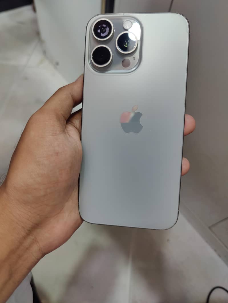 Apple iPhone 15 Pro Max 0