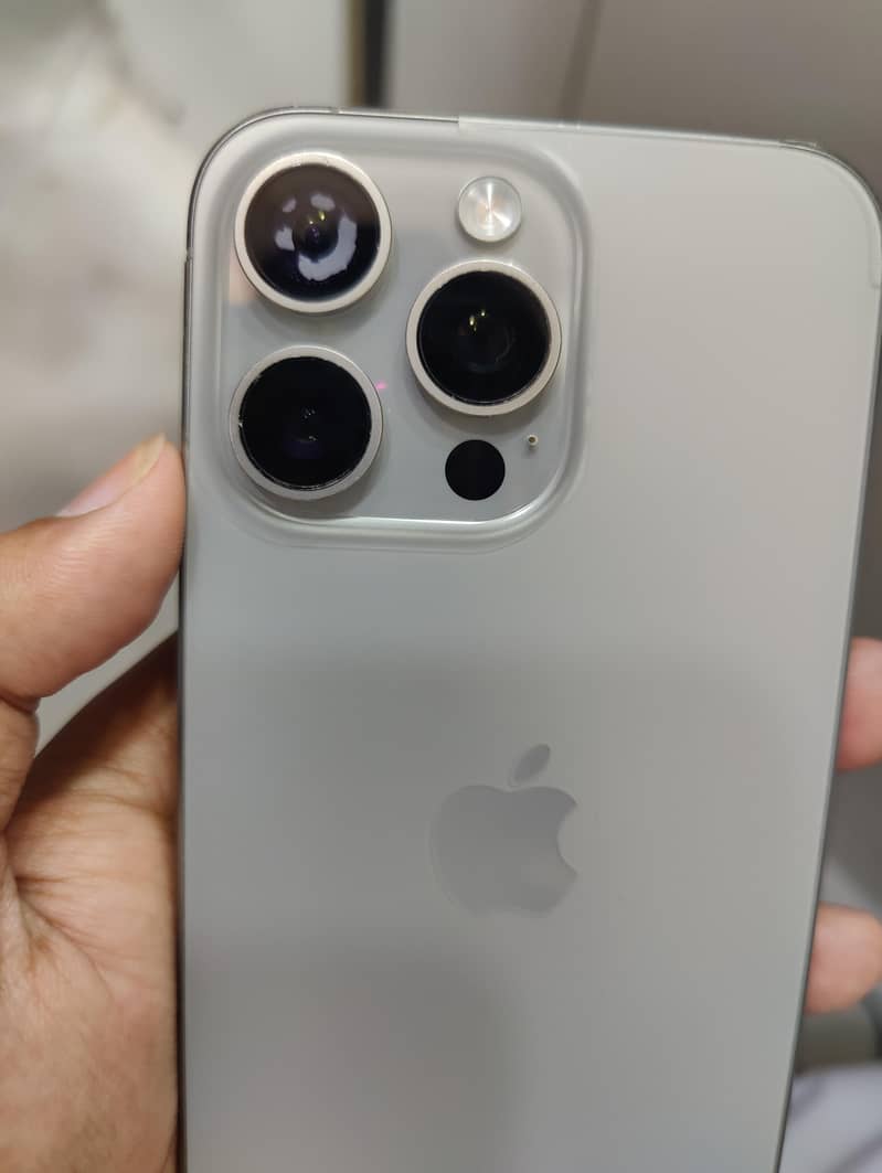 Apple iPhone 15 Pro Max 1