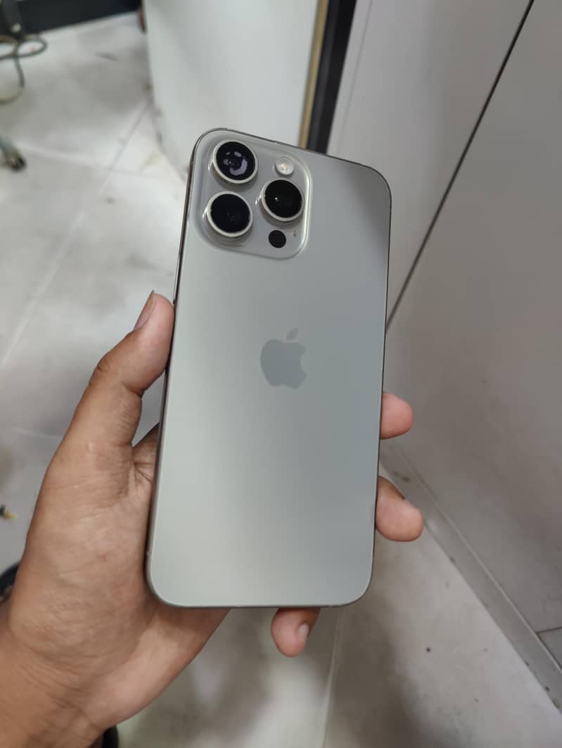Apple iPhone 15 Pro Max 2