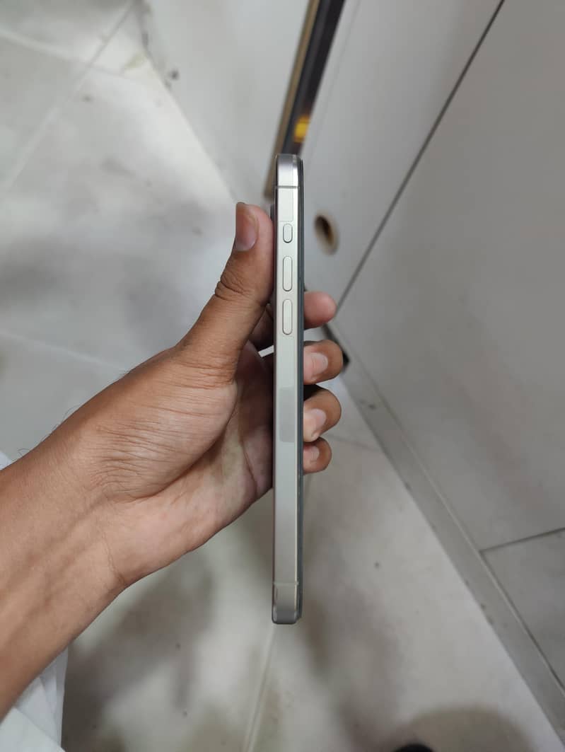Apple iPhone 15 Pro Max 6