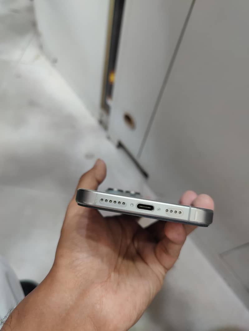 Apple iPhone 15 Pro Max 7