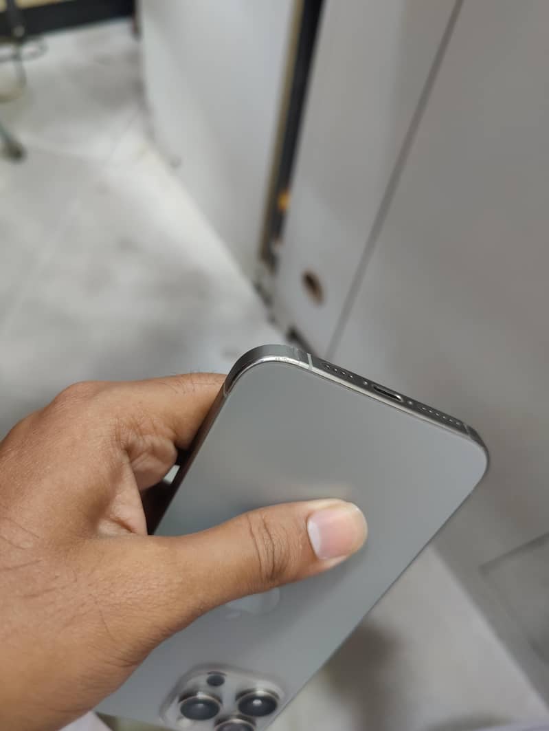 Apple iPhone 15 Pro Max 8