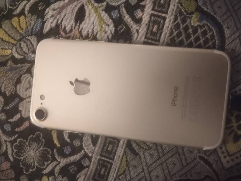 Apple iPhone 7 1