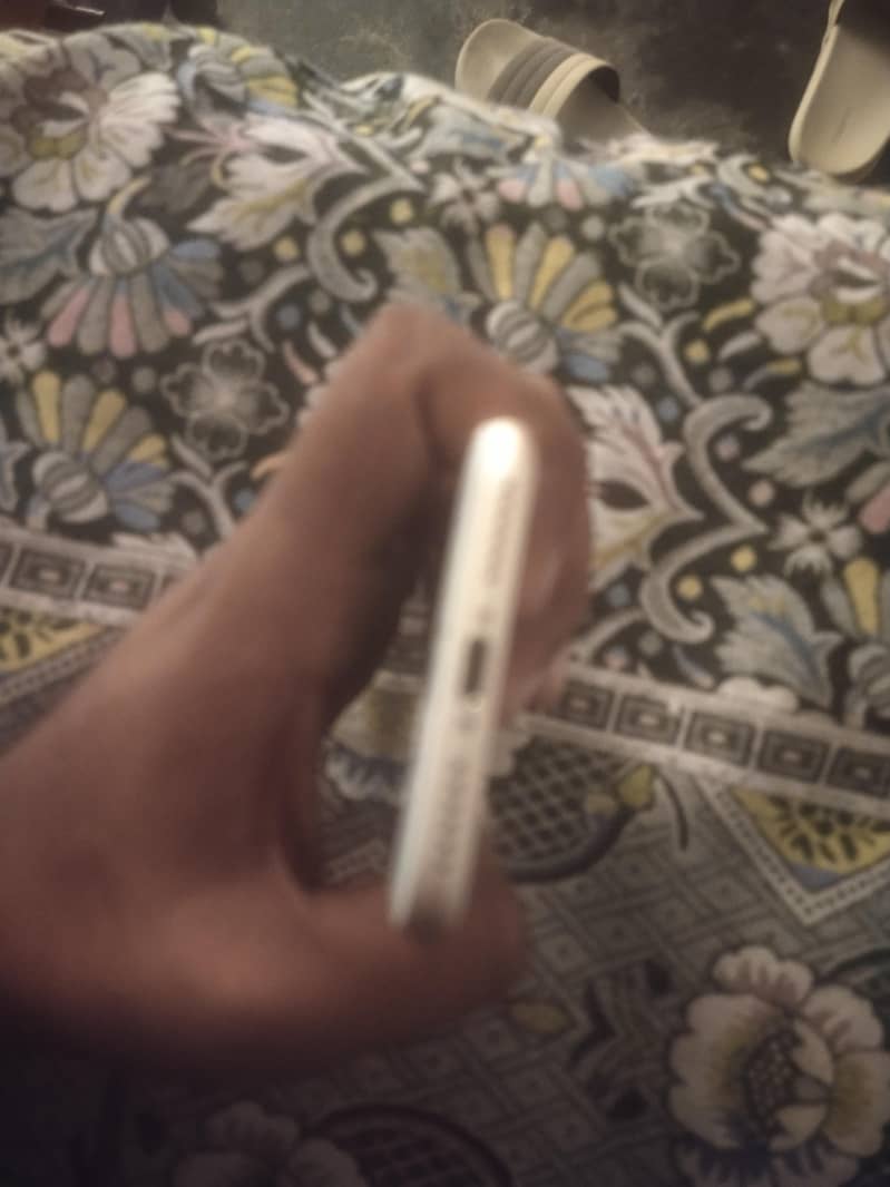 Apple iPhone 7 2
