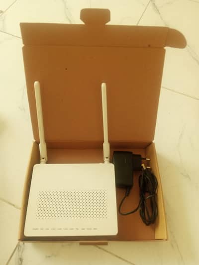 Huawei HG8546M XPON Fiber Router - Only 2 months Used ( Box+Adapter )