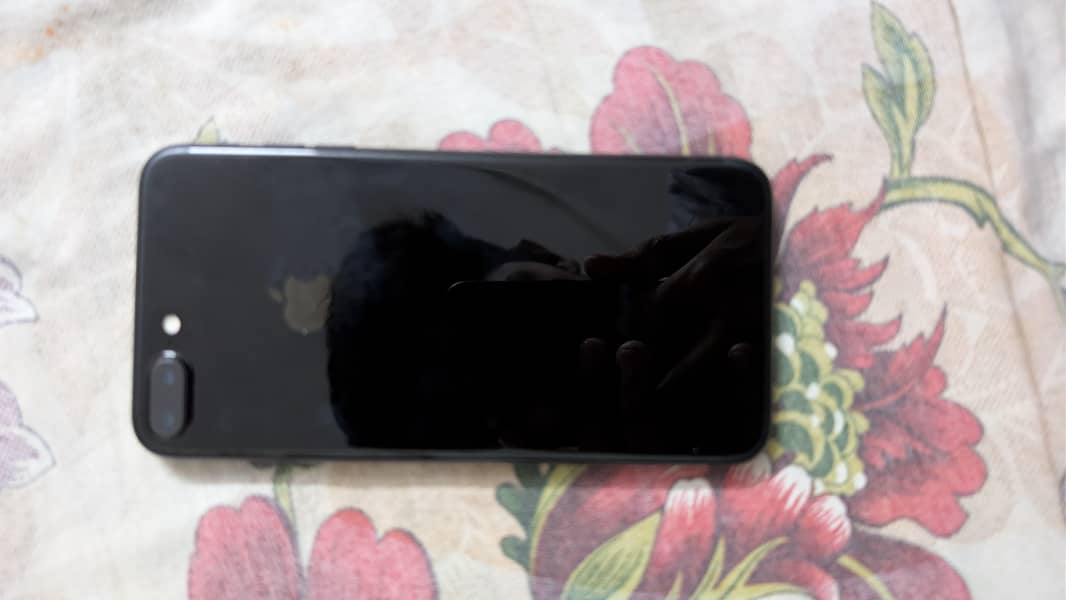 Apple iPhone 7 Plus 1