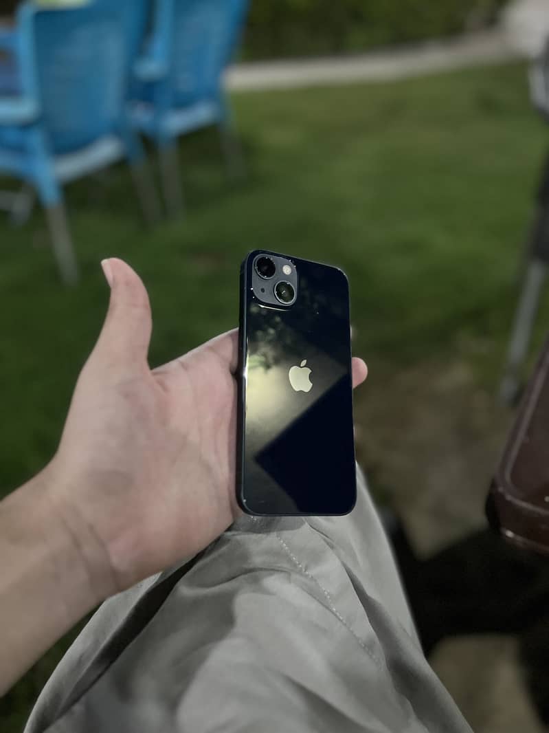 Apple iPhone 13 2