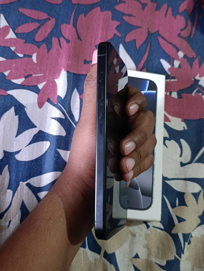 IPhone 16 Pro Max 1