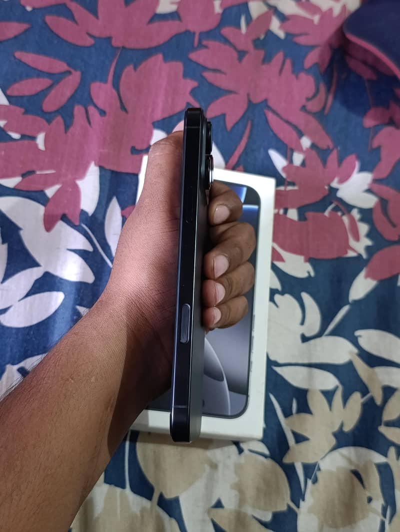 IPhone 16 Pro Max 2