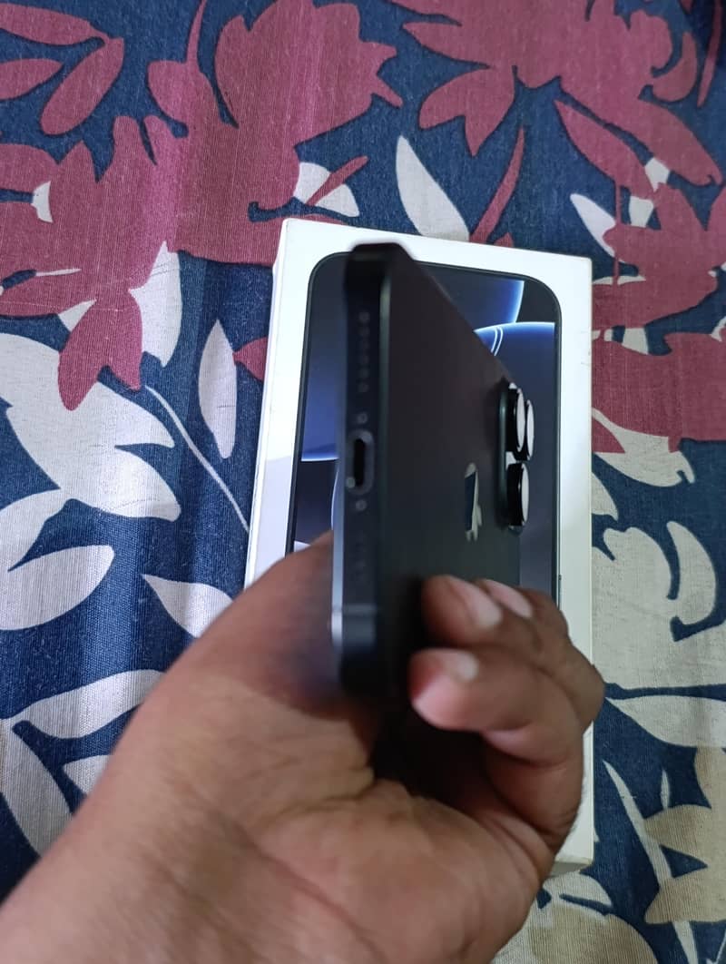 IPhone 16 Pro Max 3