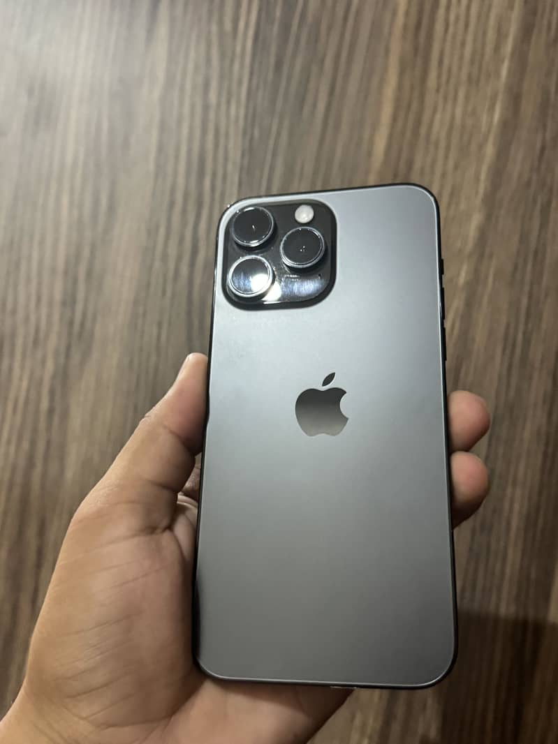 Apple iPhone 14 Pro Max 1