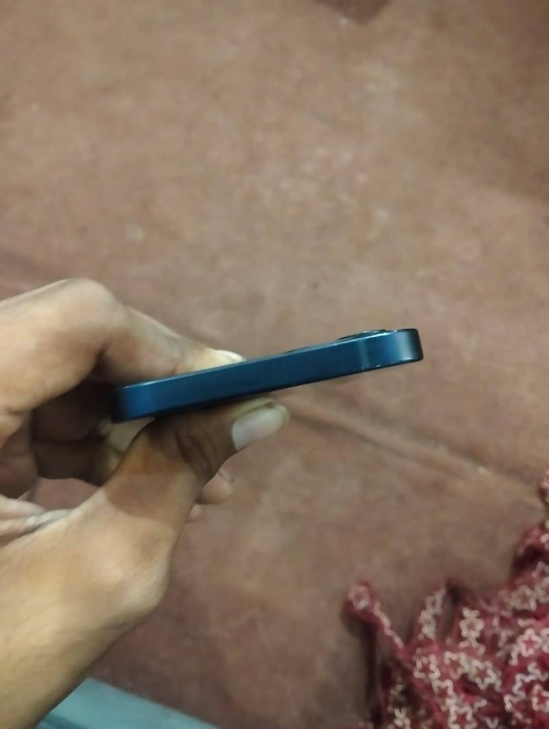 Apple iPhone 12 6