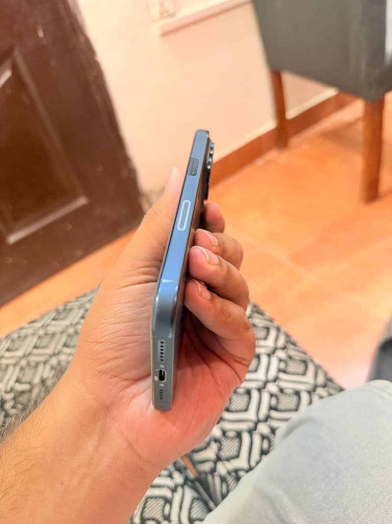 Apple iPhone 15 Pro Max 3