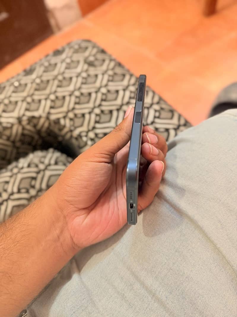 Apple iPhone 15 Pro Max 4