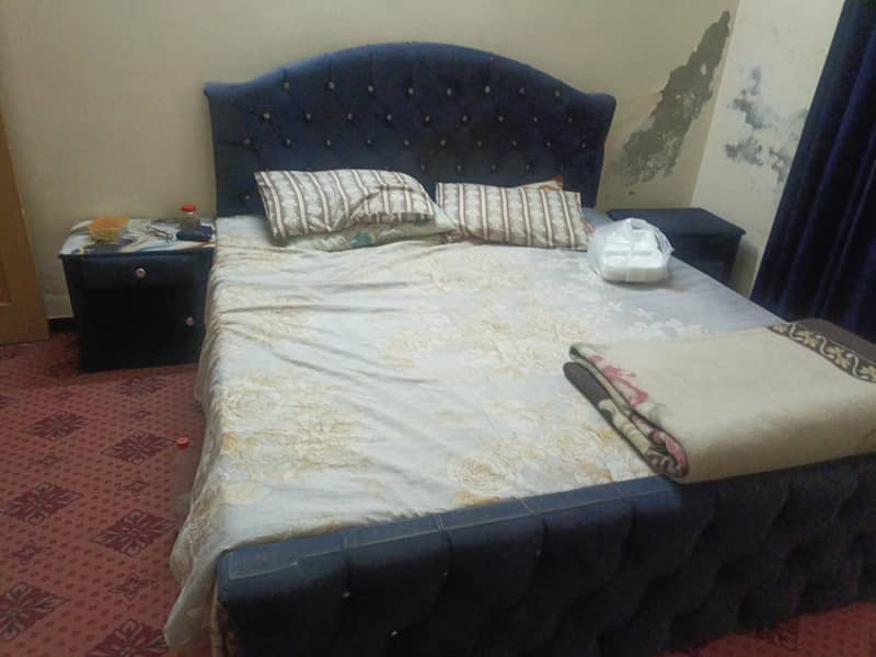 bed and dresing table 0