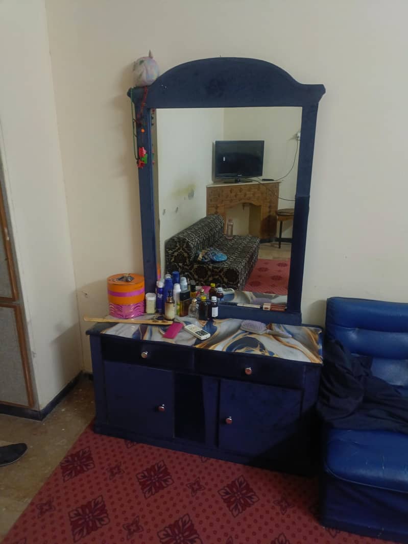 bed and dresing table 2