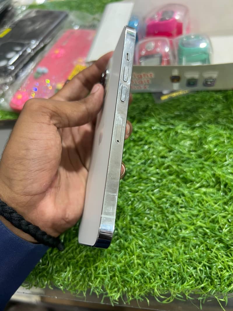 Apple iPhone 13 Pro 2