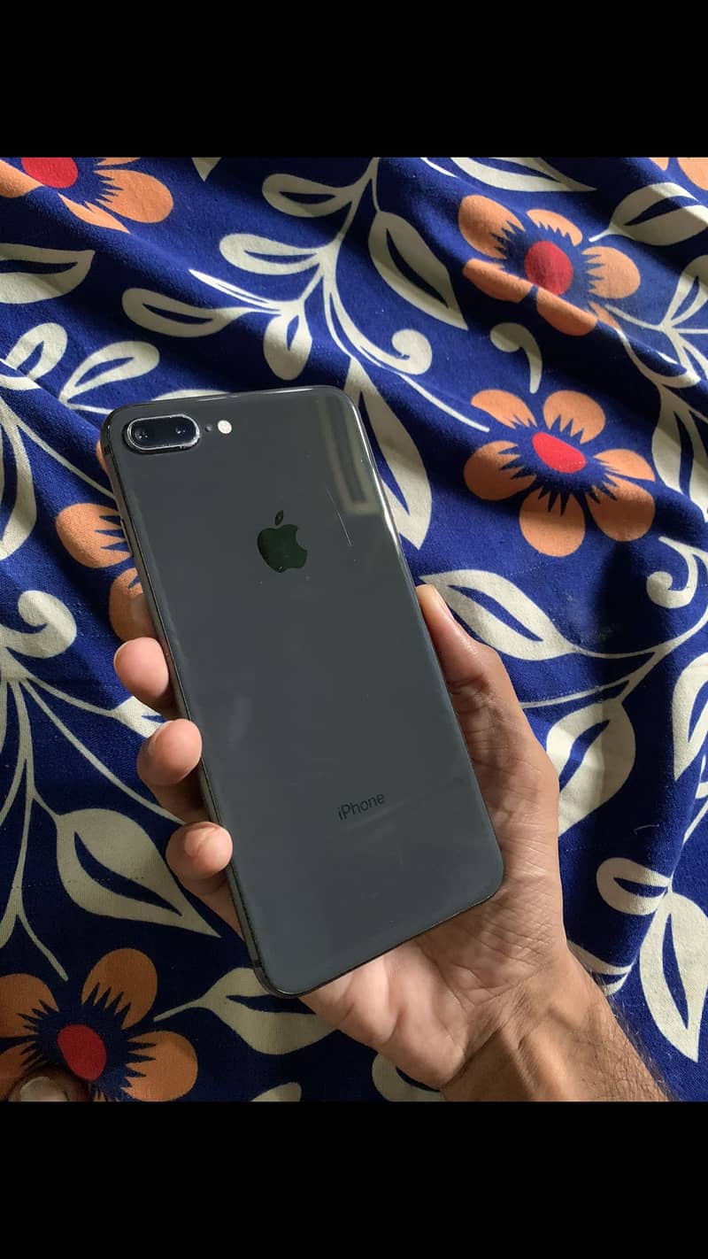 Apple iPhone 8 Plus 1