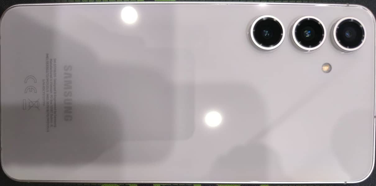 8/256 white colour dual sim + e sim GCC version 1
