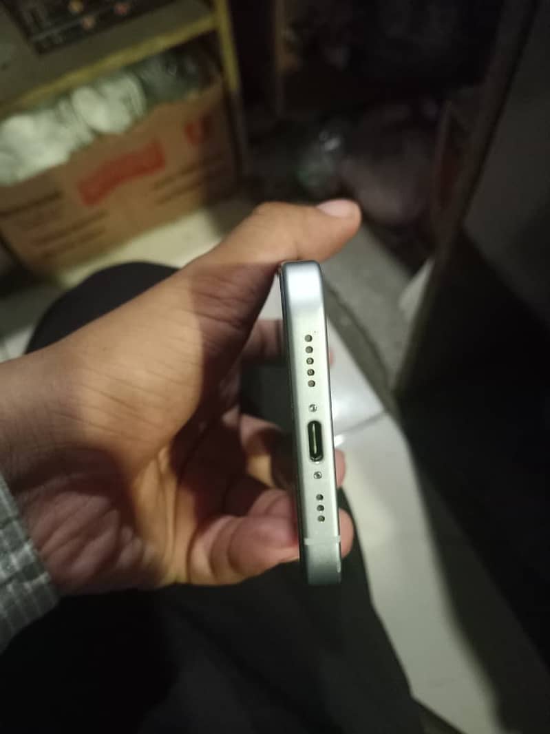 Apple iPhone 15 2