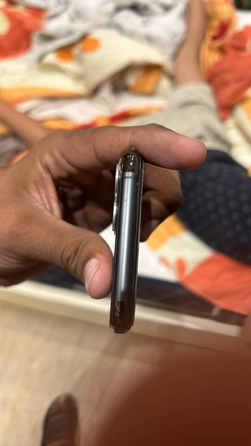 Apple iPhone 11 Pro 3