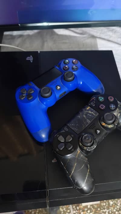 PS4 500GB UK imported, 2 original controlers, 2Games & BOX