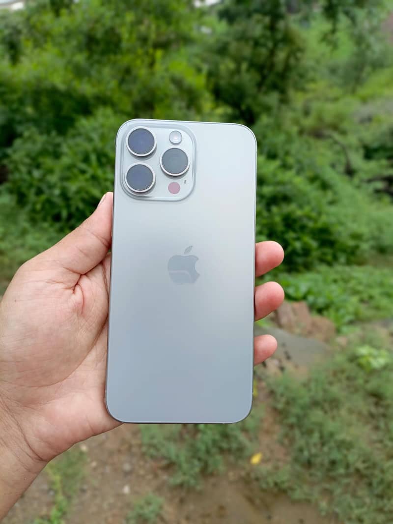 Apple iPhone 15 Pro Max 3