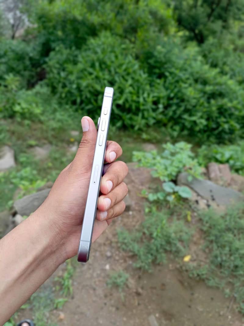Apple iPhone 15 Pro Max 5