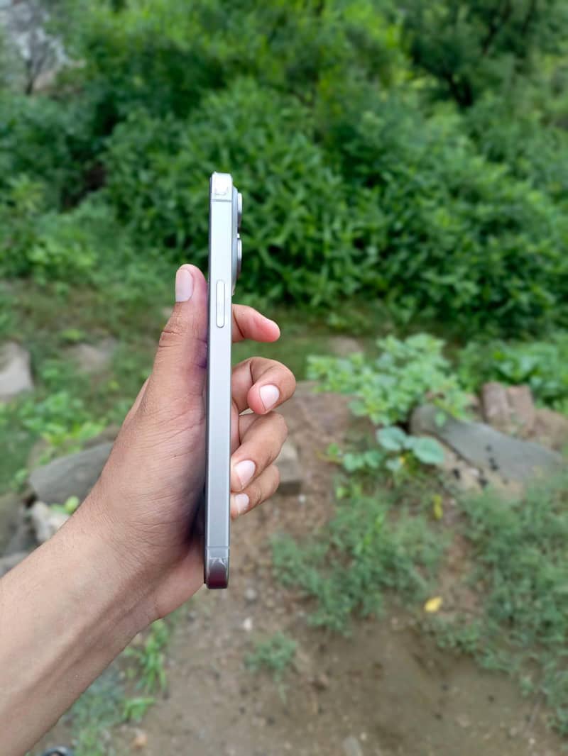 Apple iPhone 15 Pro Max 6