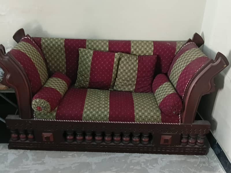 4 seater sofa 0