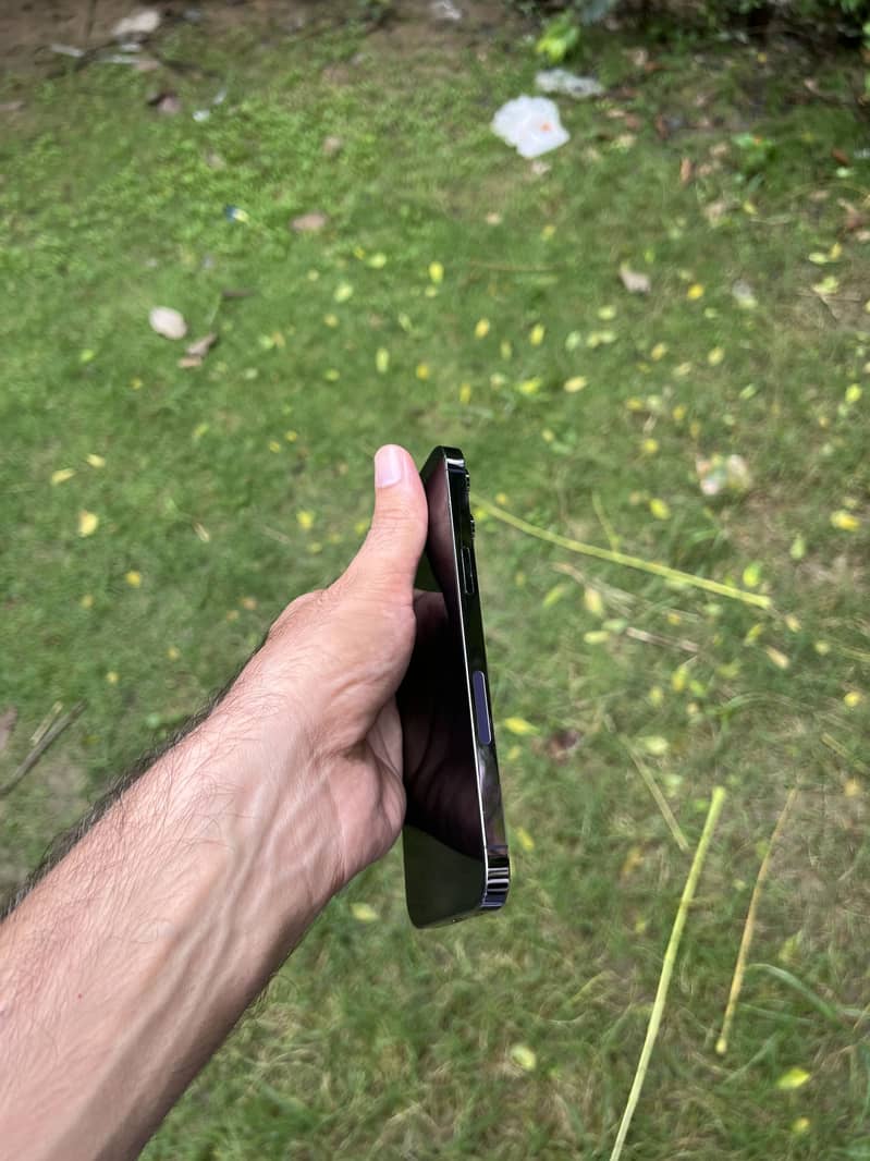 Apple iPhone 14 Pro Max 1