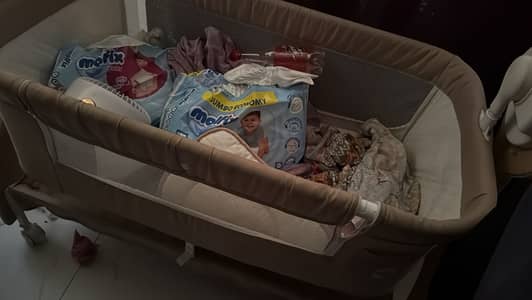 Electric swing bed