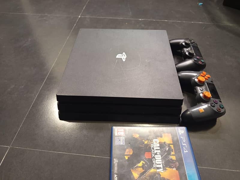 Ps 4 pro 1Tb  complete bundle 4